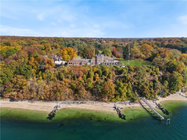 13 BR, 14.00 BTH &nbsp;Estate style home in Lloyd Harbor