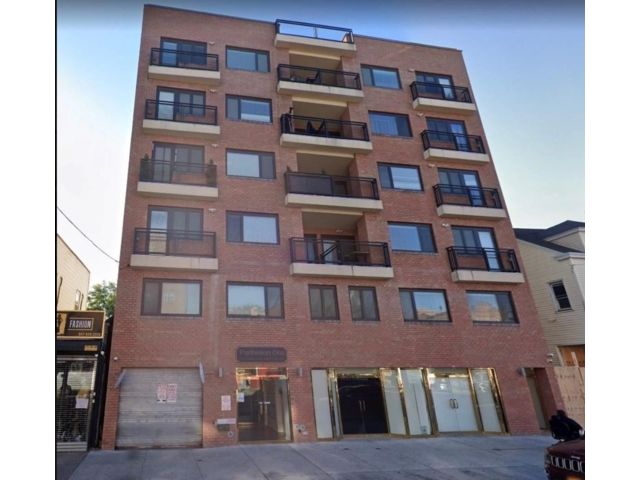  2 BR,  2.00 BTH &nbsp;Modern style home in Jamaica