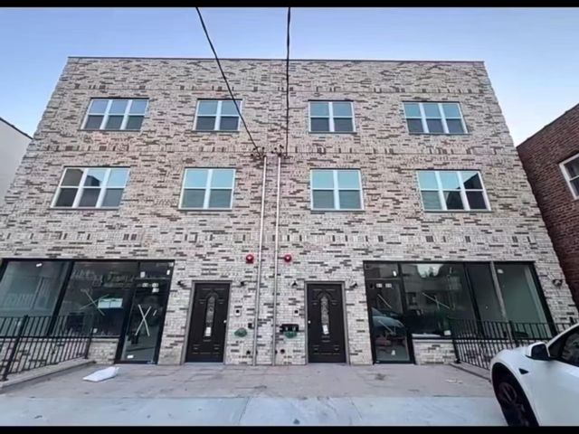Studio,  0.00 BTH &nbsp;Commercial style home in Flushing