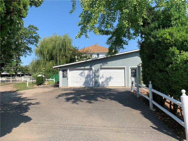 Lot <b>Size:</b> 100x80 &nbsp;House style home in Howard Beach