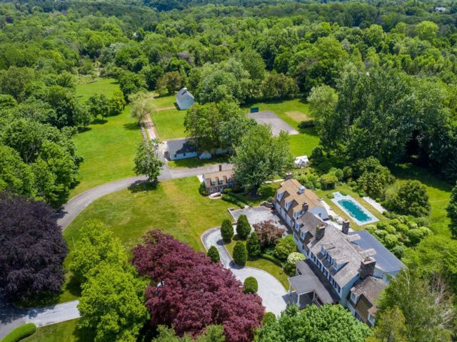  8 BR, 10.00 BTH &nbsp;Colonial style home in Harrison
