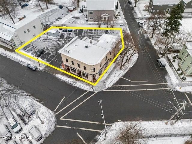 Studio,  0.00 BTH &nbsp;Commercial style home in Call Listing Agent