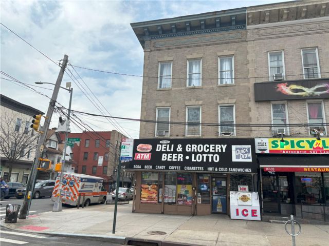 Studio,  0.00 BTH &nbsp;Commercial style home in Richmond Hill