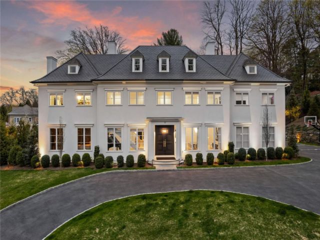  7 BR, 10.00 BTH &nbsp;Colonial style home in Scarsdale