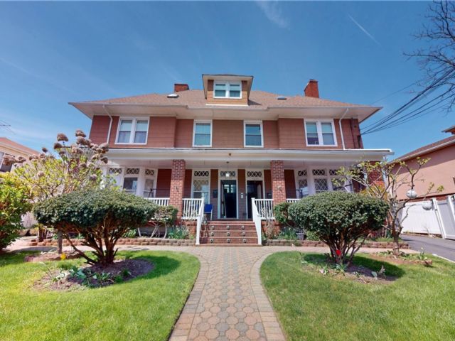 12 BR, 10.00 BTH &nbsp;Mini estate style home in Bayswater