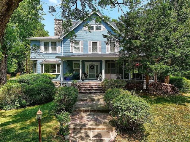  4 BR,  3.00 BTH &nbsp;Colonial style home in Monroe