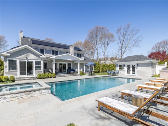  6 BR,  7.00 BTH &nbsp;Traditional style home in Quiogue