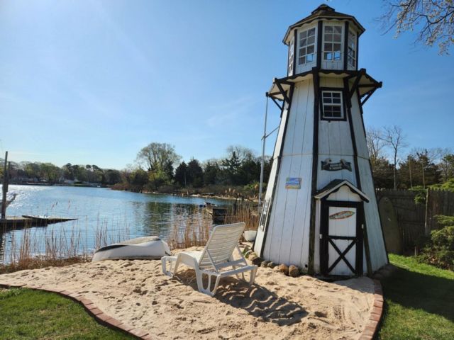  3 BR,  3.00 BTH &nbsp;Cape cod style home in Aquebogue