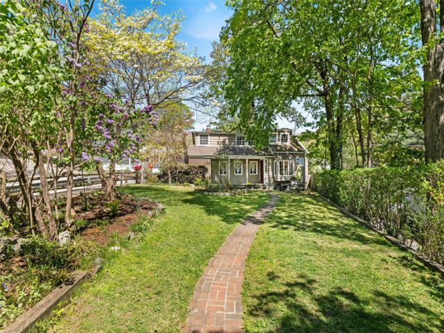  2 BR,  2.00 BTH &nbsp;Exp cape style home in Croton-on-hudson