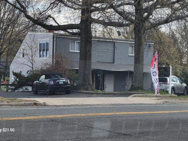 Studio,  0.00 BTH &nbsp;Commercial style home in East Northport