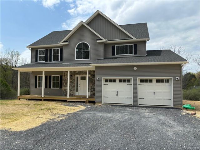  4 BR,  3.00 BTH &nbsp;Colonial style home in Salisbury Mills