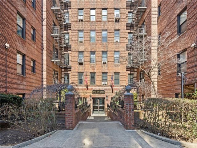  1 BR,  1.00 BTH &nbsp;Other style home in Rego Park
