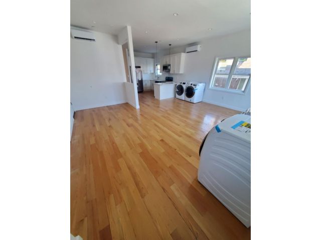  9 BR,  3.00 BTH &nbsp;Other style home in Far Rockaway