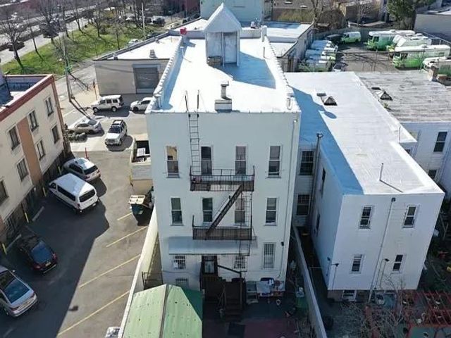 13 BR,  8.00 BTH &nbsp;Other style home in Long Island City