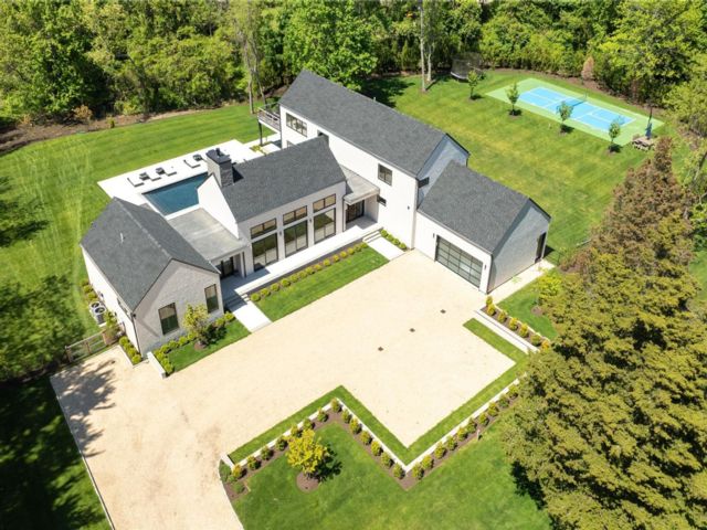  6 BR,  8.00 BTH &nbsp;Barndominium style home in Shelter Island