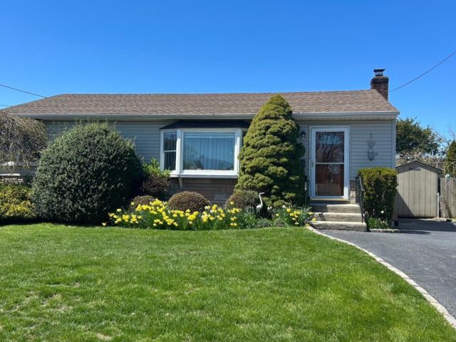  3 BR,  2.00 BTH &nbsp;Exp ranch style home in Bethpage