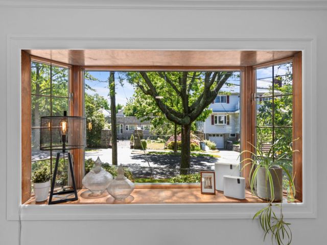  3 BR,  1.00 BTH &nbsp;Exp ranch style home in City Island