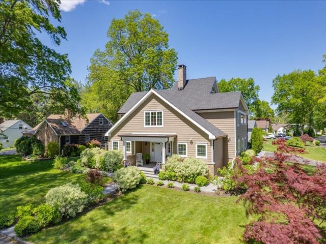  4 BR,  3.00 BTH &nbsp;Colonial style home in New Rochelle