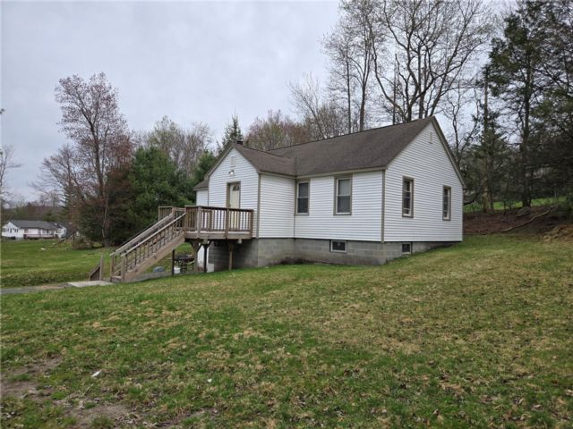  3 BR,  2.00 BTH &nbsp;A-frame style home in Kiamesha Lake