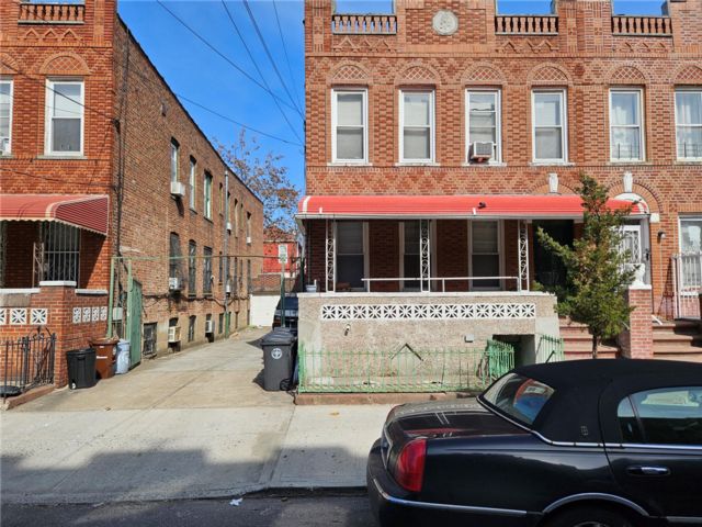  7 BR,  4.00 BTH &nbsp;House style home in Brownsville