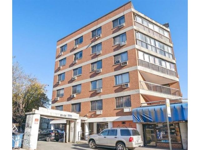  2 BR,  2.00 BTH &nbsp;Other style home in Elmhurst