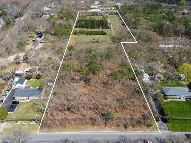 Lot <b>Size:</b>  &nbsp;House style home in Medford