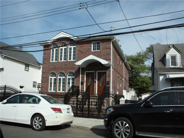  6 BR,  5.00 BTH &nbsp;Hi ranch style home in Jamaica South