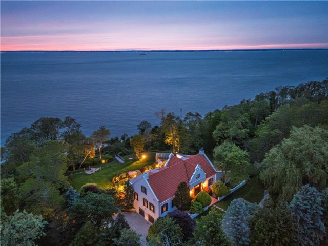  3 BR,  4.00 BTH &nbsp;Other style home in Orient