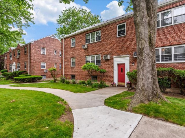 [Howard Beach Real Estate, listing number 7164570]