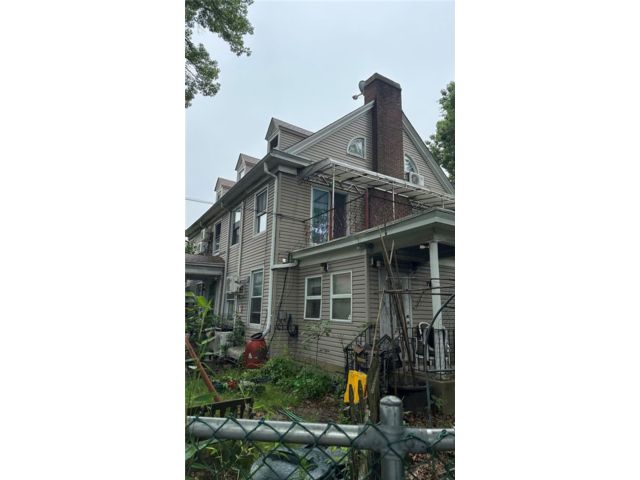 13 BR,  7.00 BTH &nbsp;A-frame style home in Flushing