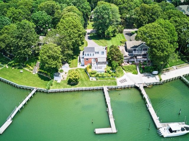  3 BR,  2.00 BTH &nbsp;Colonial style home in Mattituck