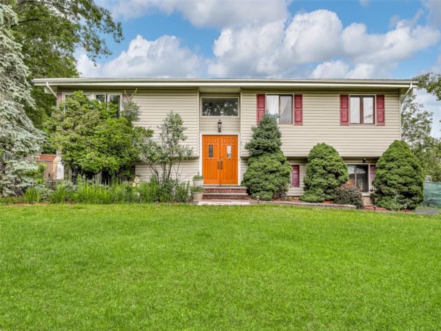  4 BR,  3.00 BTH &nbsp;Hi ranch style home in Valley Cottage