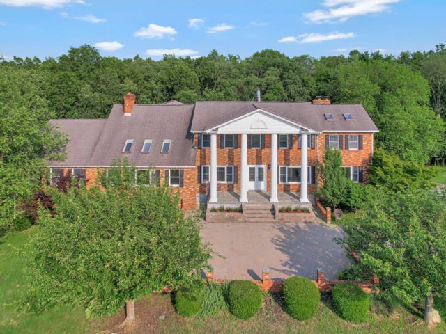  5 BR,  5.00 BTH &nbsp;Colonial style home in Goshen