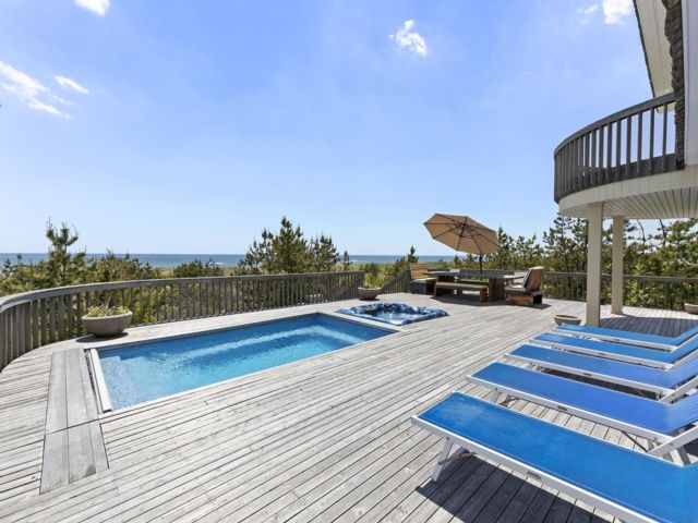  7 BR,  7.00 BTH &nbsp;Contemporary style home in Westhampton Beach