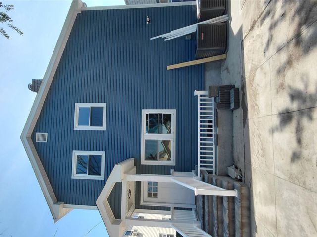  9 BR,  5.00 BTH &nbsp;Colonial style home in Jamaica