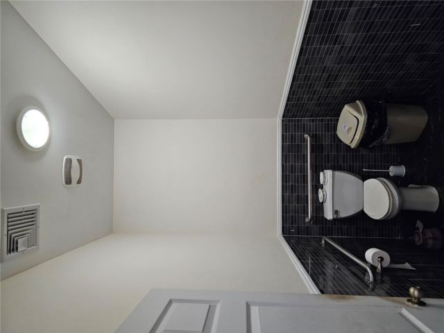 [PHOTO]