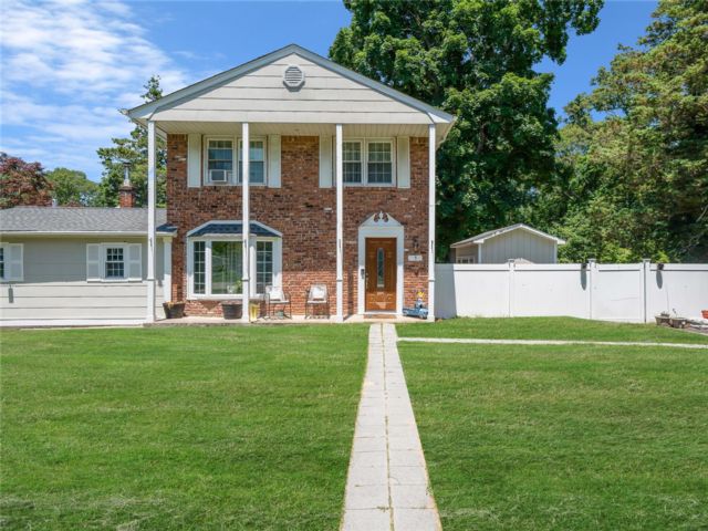 [Middle Island Real Estate, listing number 7175241]