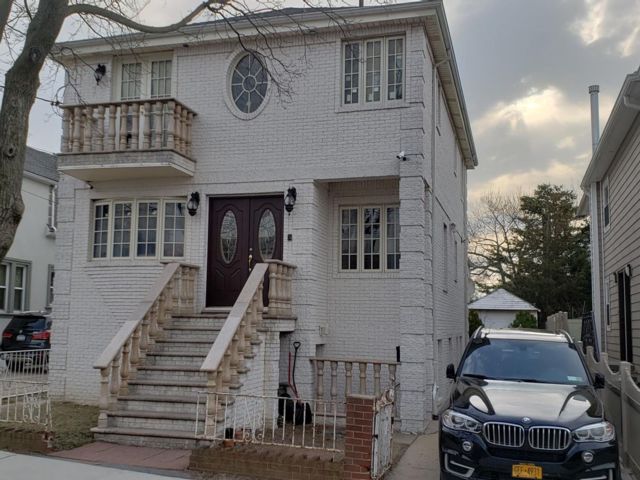  6 BR,  4.00 BTH &nbsp;Contemporary style home in South Ozone Park