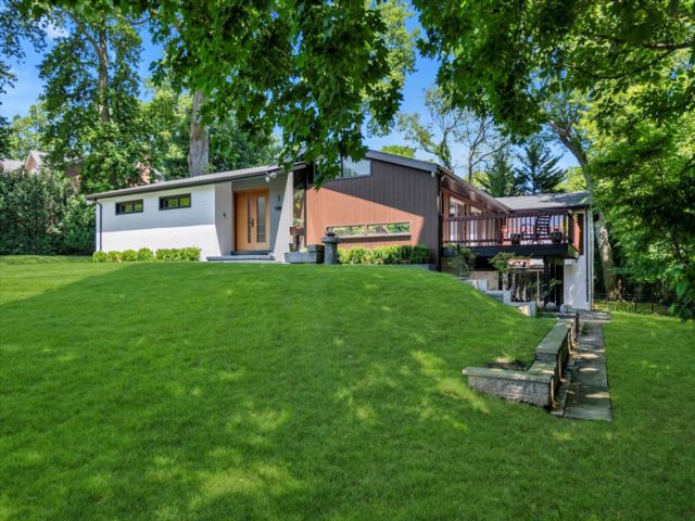  5 BR,  3.00 BTH &nbsp;Ranch style home in Great Neck