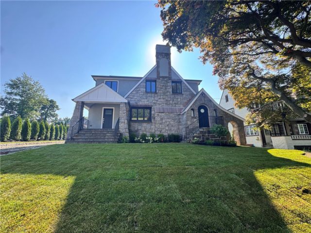  6 BR,  5.00 BTH &nbsp;Tudor style home in New Rochelle