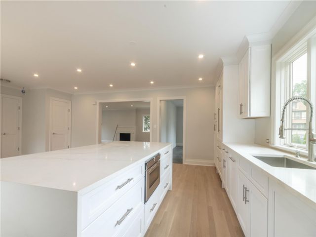 [PHOTO]