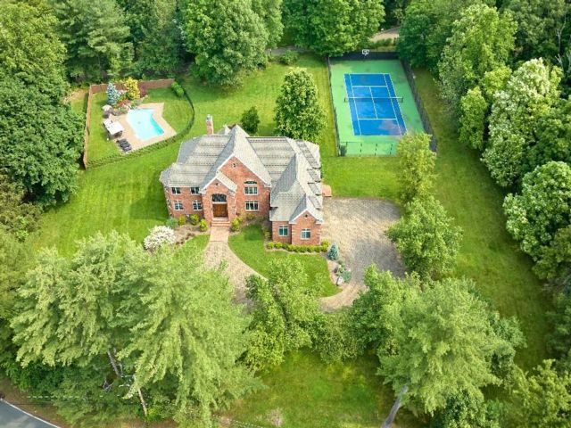  5 BR,  6.00 BTH &nbsp;Traditional style home in New City