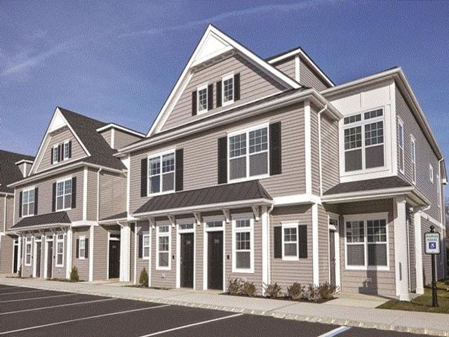  2 BR,  2.00 BTH &nbsp;Includes legal  style home in Mount Sinai