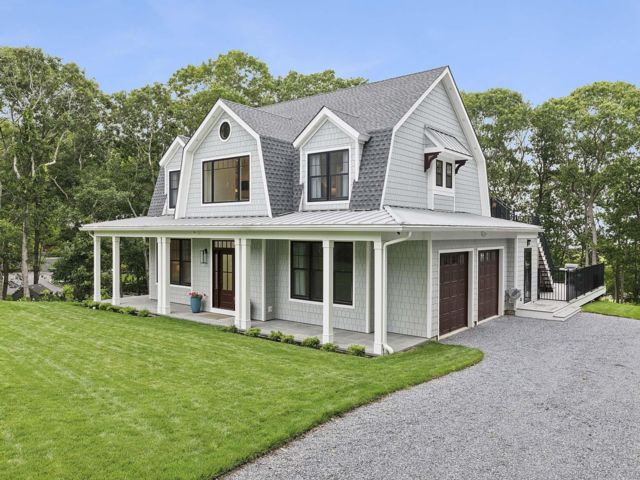  4 BR,  4.00 BTH &nbsp;Traditional style home in Hampton Bays