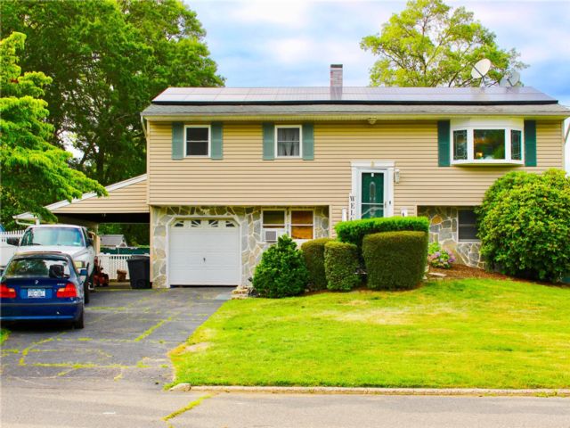  5 BR,  2.00 BTH &nbsp;Hi ranch style home in Port Jefferson Station