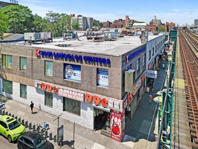 Studio,  0.00 BTH &nbsp;Commercial style home in Jackson Heights