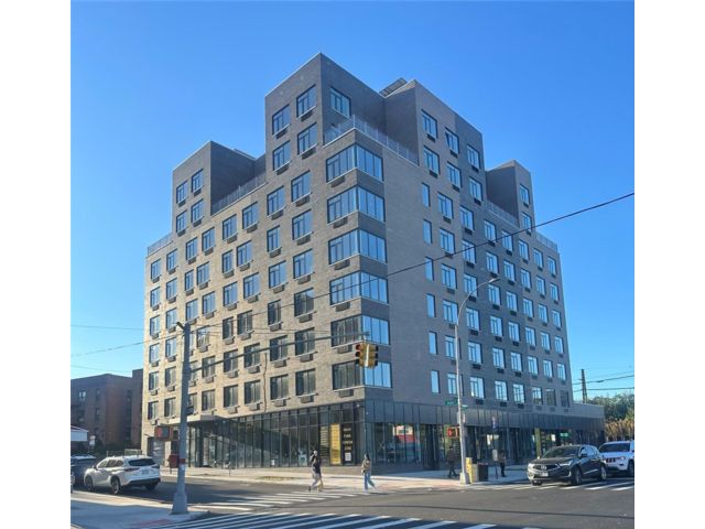  2 BR,  2.00 BTH &nbsp;Other style home in Rego Park