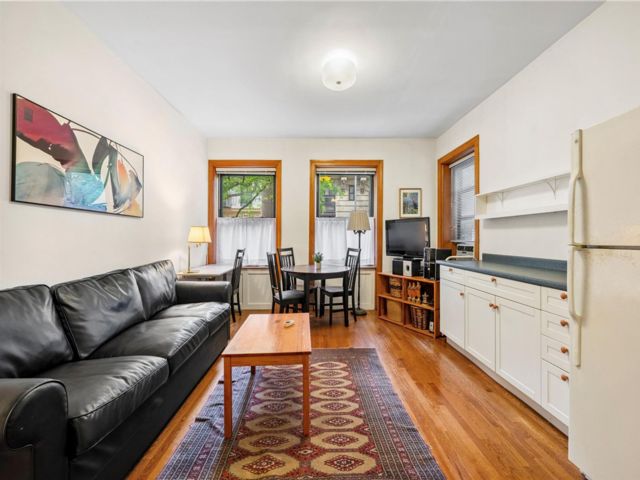  1 BR,  1.00 BTH &nbsp;Garden style home in New York (manhattan)