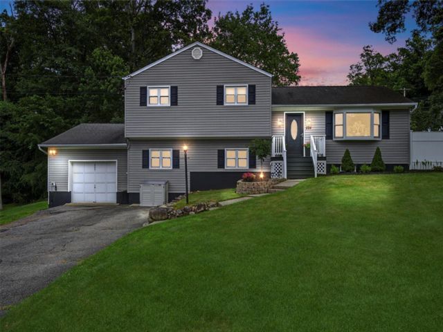  3 BR,  1.00 BTH &nbsp;Split level style home in Cortlandt Manor