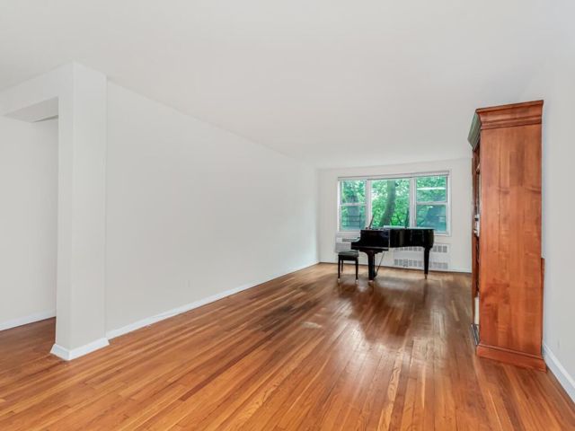 [Kingsbridge Real Estate, listing number 7179272]